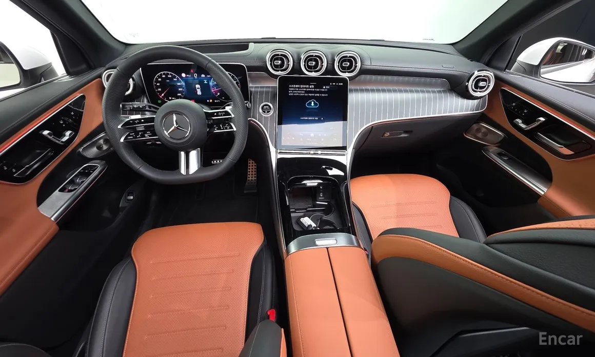 Mercedes-Benz GLC-Class 2023 GLC300 4MATIC AMG Line