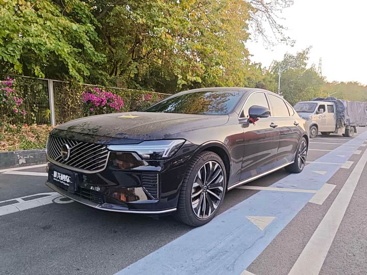 2026 Volvo S90