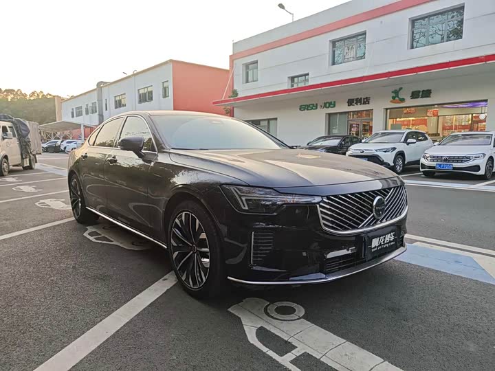 2026 Volvo S90