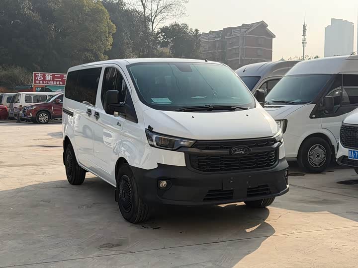 Ford Transit 2023 2023款 2.0T柴油自动多功能商用车短轴低顶5/6座