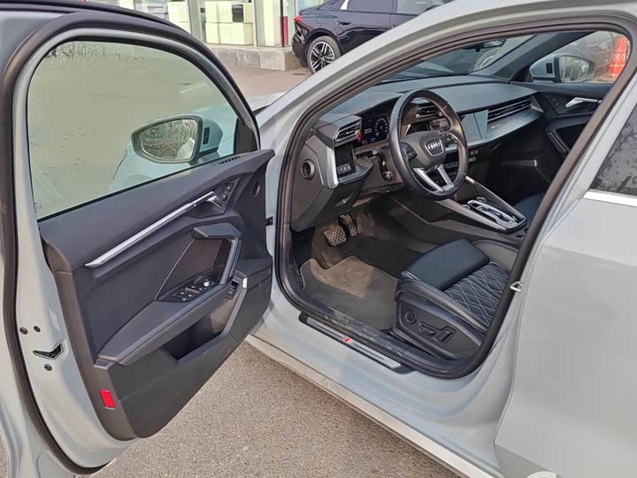 Audi A3 2025 2025款 A3L Limousine 35TFSI 飞驰尊享型