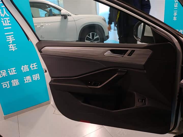 Volkswagen Sagitar L 2025 2025款 300TSI DSG超越版