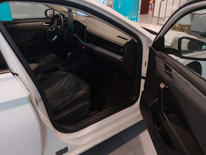 Volkswagen Sagitar L 2025 2025款 300TSI DSG超越版