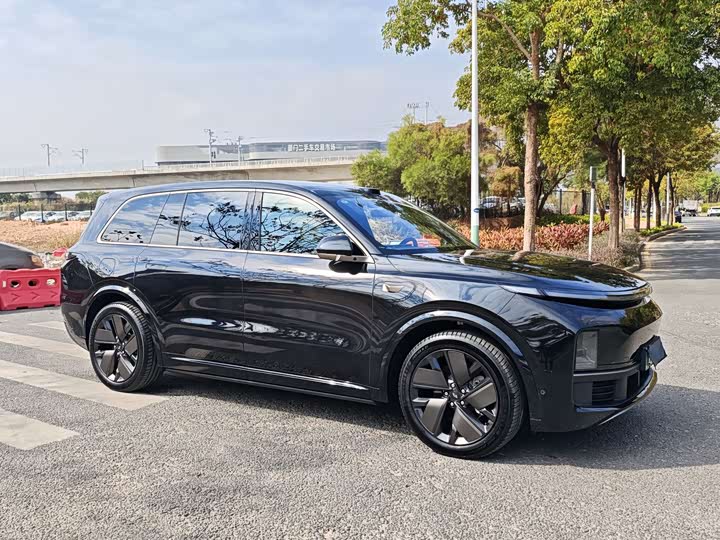 2025 LiXiang L9