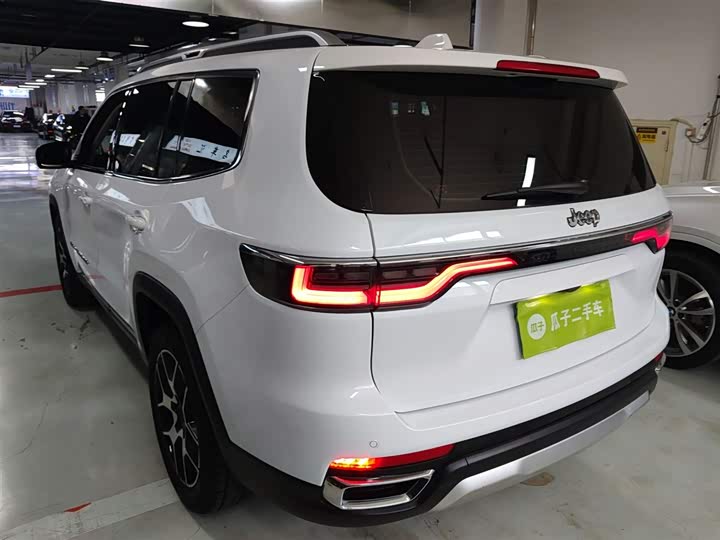 Jeep Grand Commander 2022 2022款 2.0T 两驱豪华版
