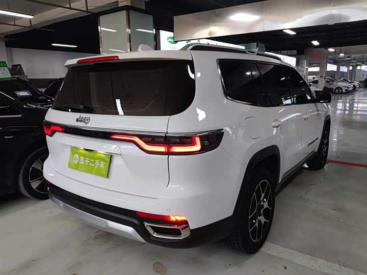 Jeep Grand Commander 2022 2022款 2.0T 两驱豪华版