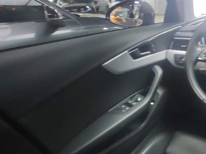 Audi A4 2021 2021款 Avant 先锋派 40 TFSI 时尚动感型