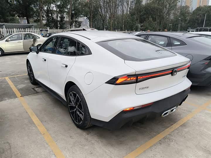 Changan UNI-V Hybrid 2024 2024款 蓝鲸智电iDD 136km 智酷型