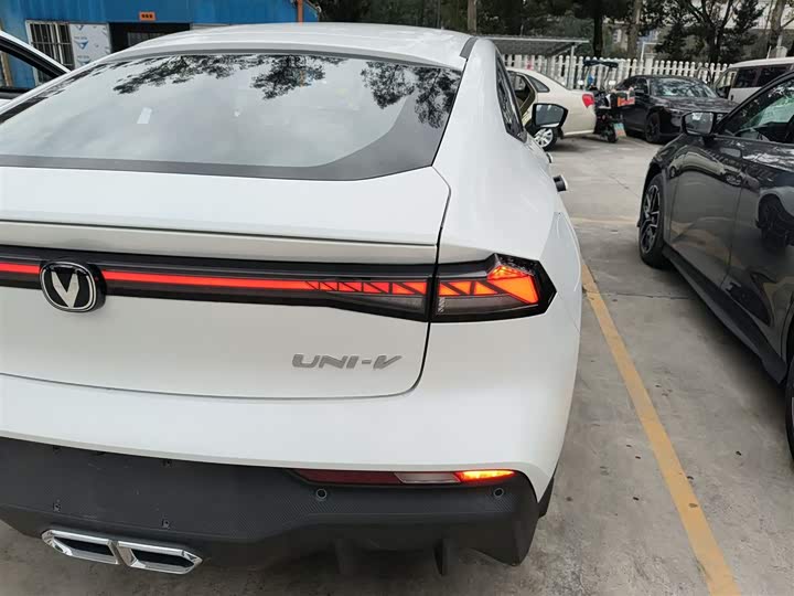 Changan UNI-V Hybrid 2024 2024款 蓝鲸智电iDD 136km 智酷型