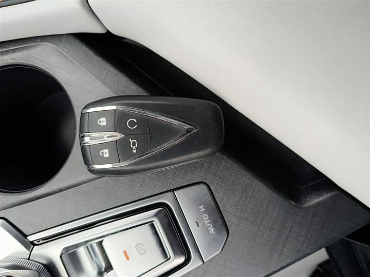 Changan UNI-V Hybrid 2024 2024款 蓝鲸智电iDD 136km 智酷型