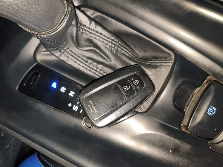 Toyota Izoa 2021 2021款 双擎 2.0L 奕享版