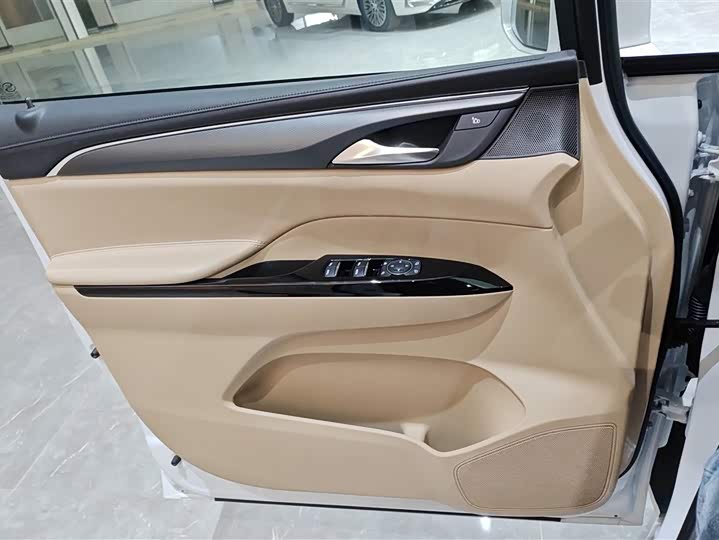 Buick GL8 Hybrid 2025 2025款 陆尚 智享版 7座