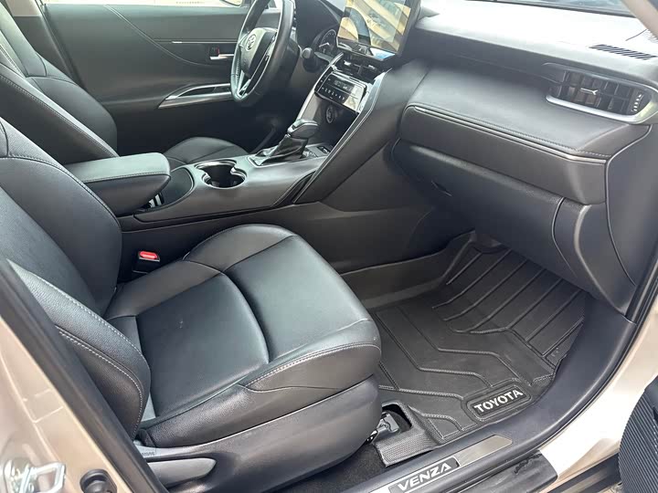 Toyota Venza 2024 2024款 2.0L CVT两驱豪华版