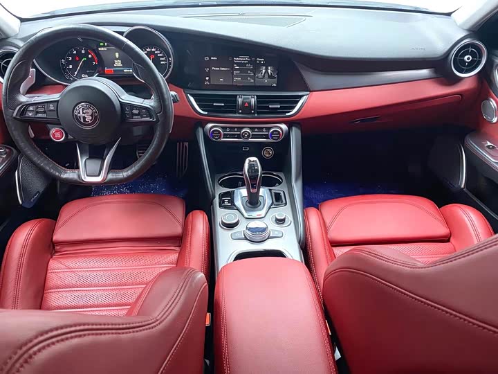 Alfa Romeo Giulia 2021 2021款 2.0T 280HP 豪华运动版