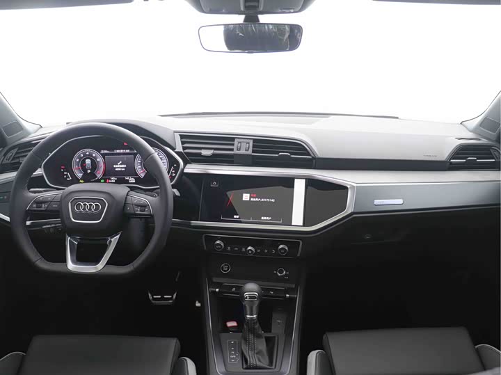 Audi Q3 2025 2025款 quattro 45周年典藏版 35TFSI 时尚动感型