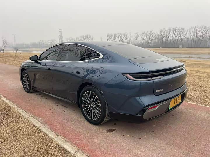 Geely Galaxy Starshine 8 EM-i 2025 2025款 130km EM-i 尊贵版