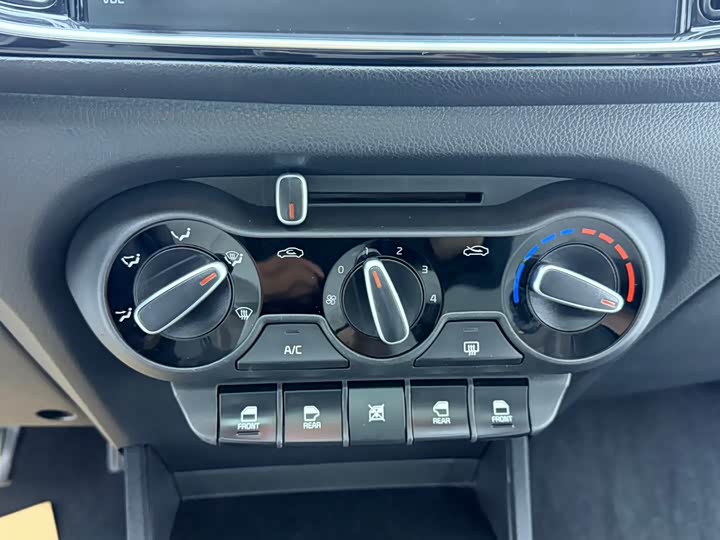 Kia Pegas 2020 2020款 改款 1.4L 自动精英互联版