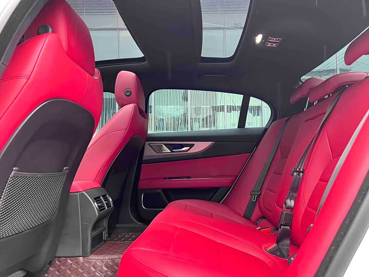 Jaguar XE L 2024 2024款 2.0T 250PS R-DYNAMIC S进取运动版