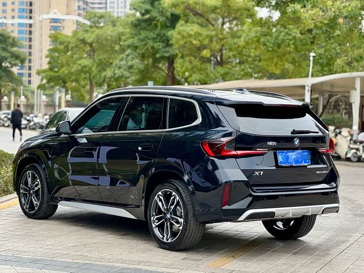 2025 BMW X1