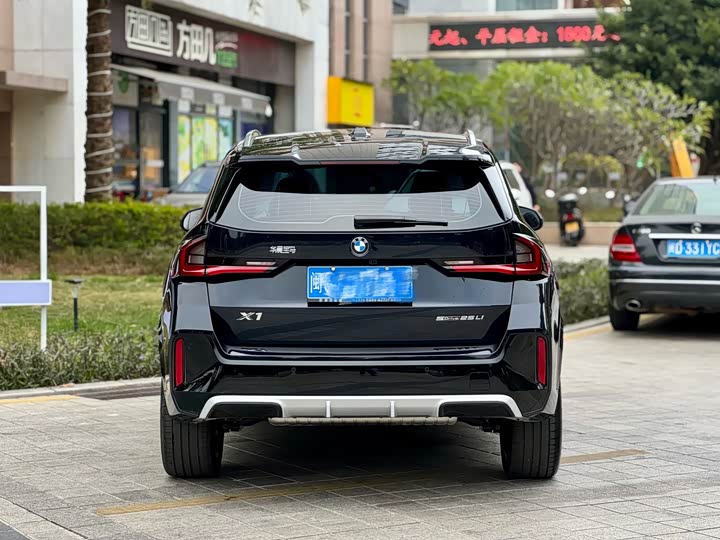 2025 BMW X1
