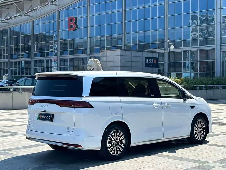 BYD Xia 2025 2025款 DM-i 1.5T 180km 卓越型