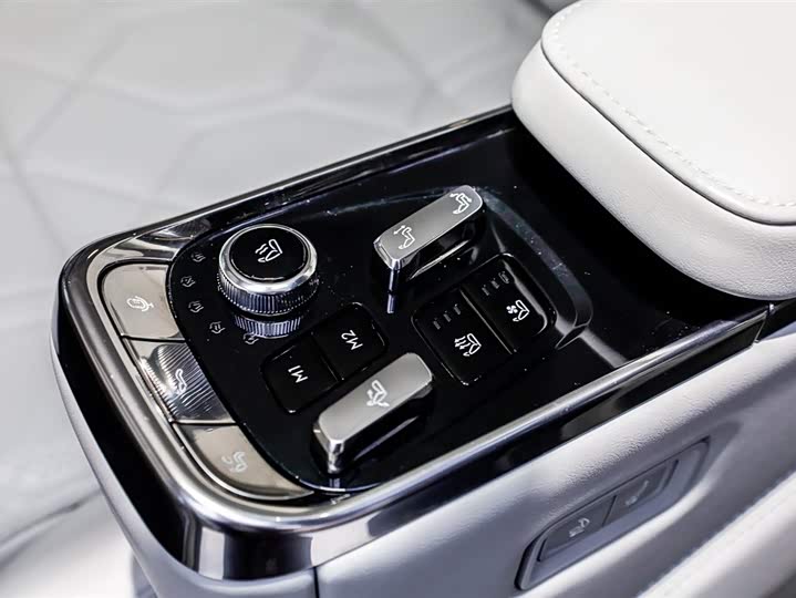 Volvo EM90 2025 2025款 Ultra 六座