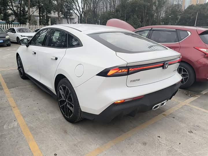 Changan UNI-V Hybrid 2024 2024款 蓝鲸智电iDD 136km 智酷型