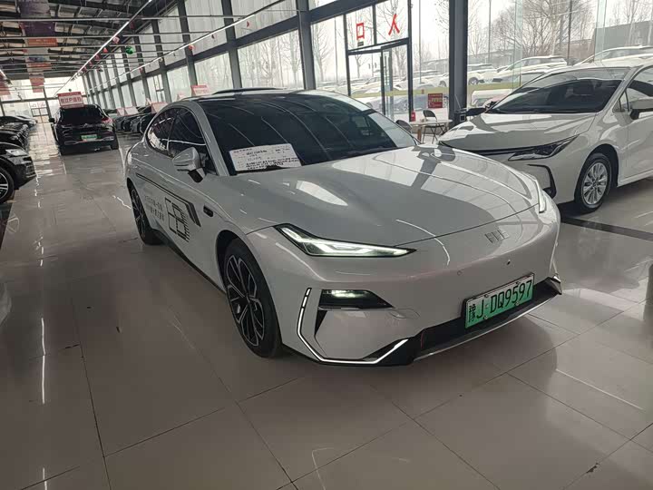 2025 Geely Galaxy E8