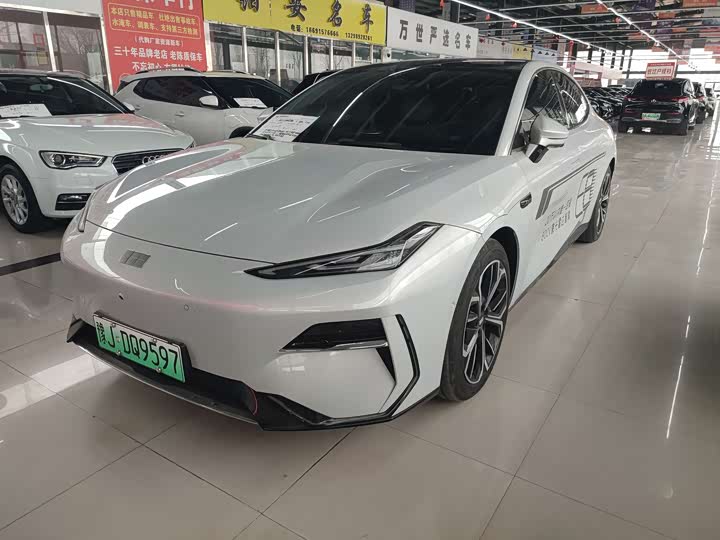 2025 Geely Galaxy E8