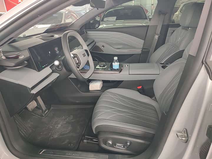 2025 Geely Galaxy E8