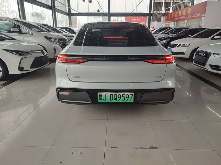 Geely Galaxy E8 2025 2025款 700km 远航智驾版