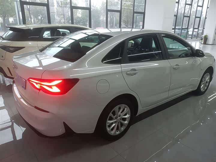 Chevrolet Monza 2024 2024款 1.5L 双离合悦享版