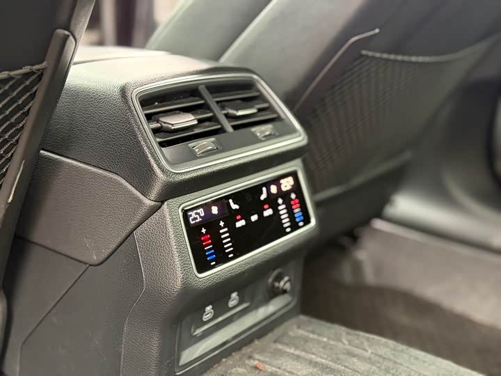 Audi A7L 2024 2024款 45TFSI S-line 筑梦型 流晶套装