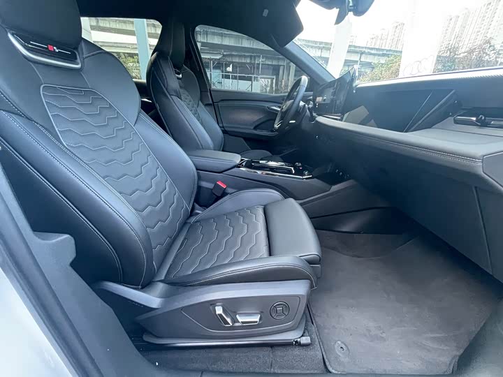 Audi Q6L e-tron 2026 2026款 首发领航版