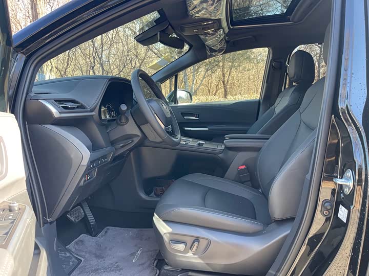 Toyota Sienna 2026 2026款 2.5L 双擎四驱尊贵版