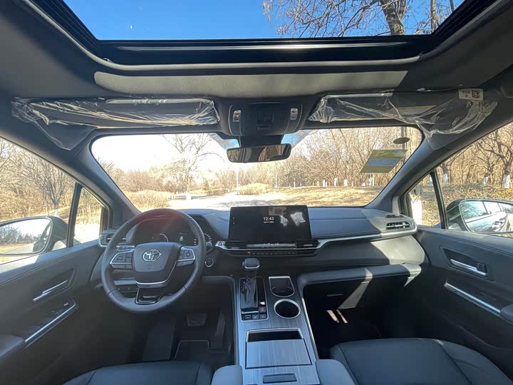 Toyota Sienna 2026 2026款 2.5L 双擎四驱尊贵版