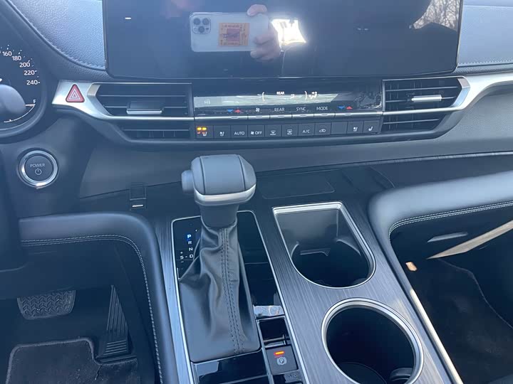 Toyota Sienna 2026 2026款 2.5L 双擎四驱尊贵版