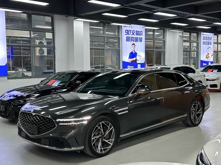 2023 Genesis G90