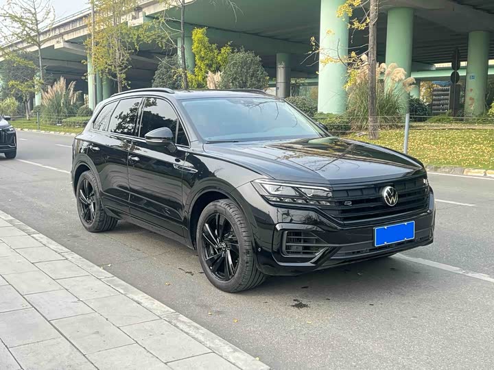 Volkswagen Touareg 2022 2022款 3.0TSI 锐享版 曜黑运动套装