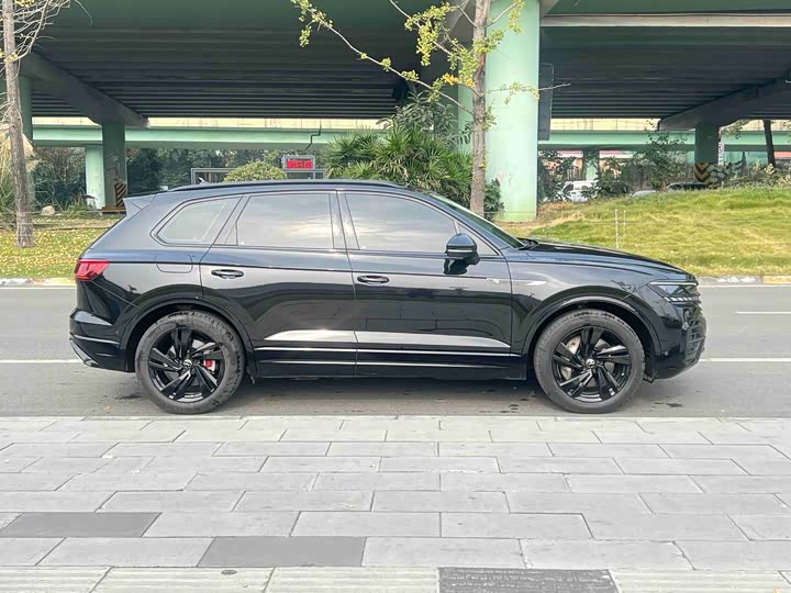 Volkswagen Touareg 2022 2022款 3.0TSI 锐享版 曜黑运动套装