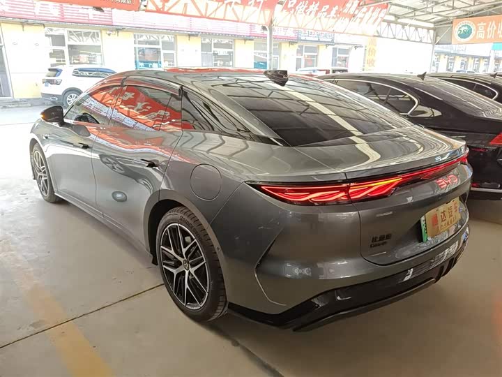 BYD Han L 2025 2025款 DM-p 四驱激光雷达旗舰型