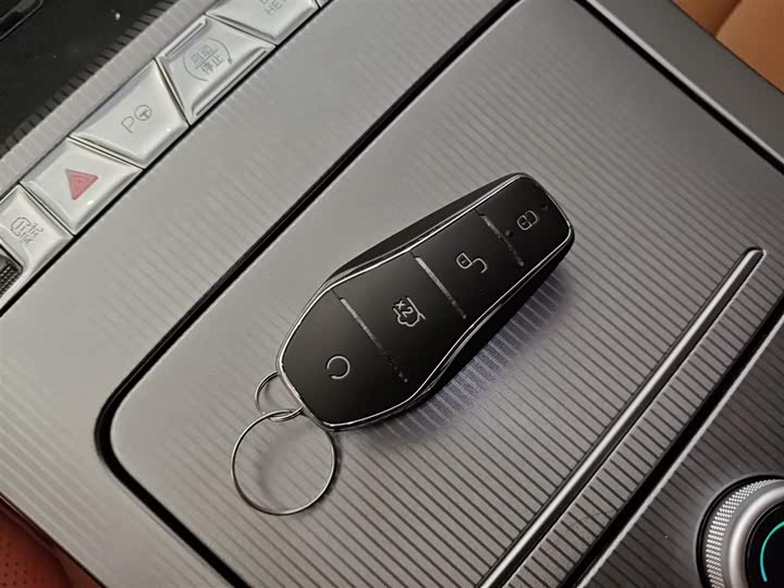 BYD Han L 2025 2025款 DM-p 四驱激光雷达旗舰型