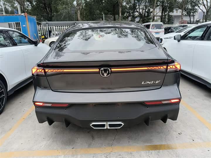 Changan UNI-V Hybrid 2024 2024款 蓝鲸智电iDD 136km 智酷型