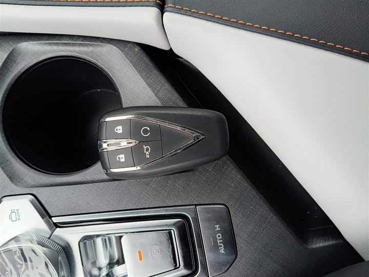 Changan UNI-V Hybrid 2024 2024款 蓝鲸智电iDD 136km 智酷型