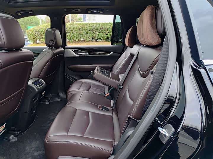 Cadillac XT6 2022 2022款 2.0T 七座四驱豪华型标准版