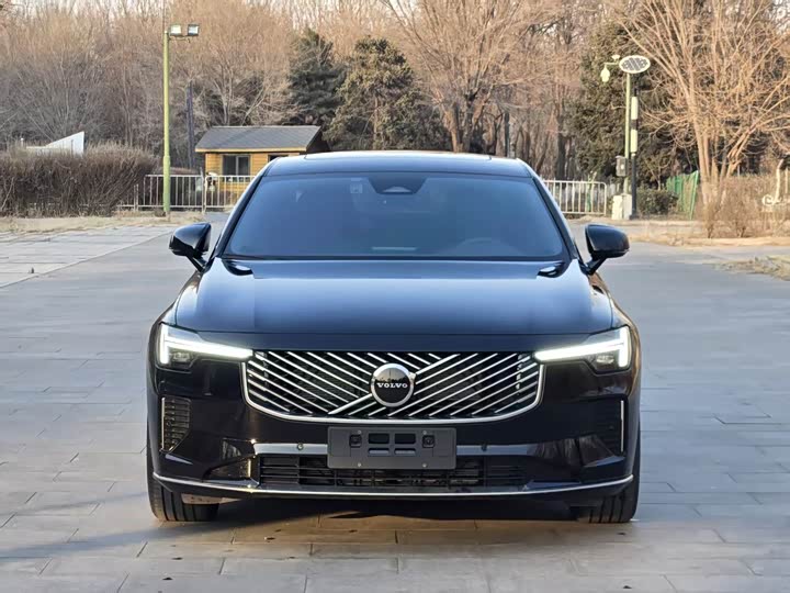 2026 Volvo S90