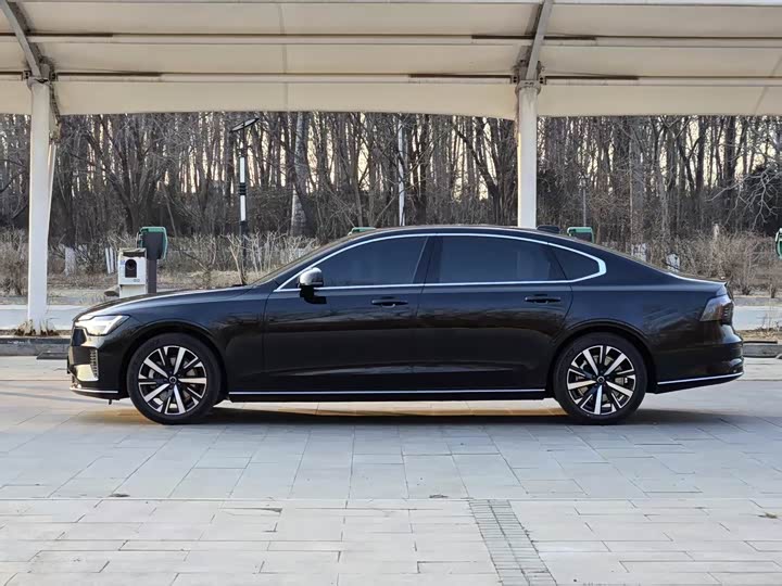2026 Volvo S90