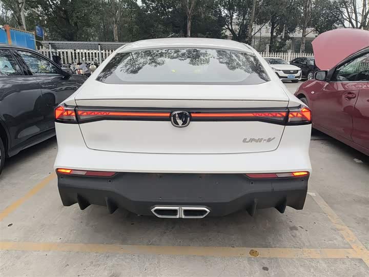 Changan UNI-V Hybrid 2024 2024款 蓝鲸智电iDD 136km 智酷型