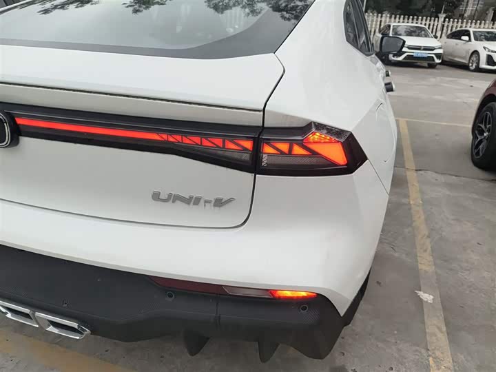 Changan UNI-V Hybrid 2024 2024款 蓝鲸智电iDD 136km 智酷型