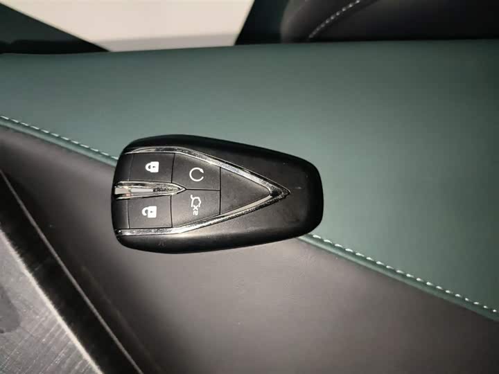 Changan UNI-V Hybrid 2024 2024款 蓝鲸智电iDD 136km 智酷型